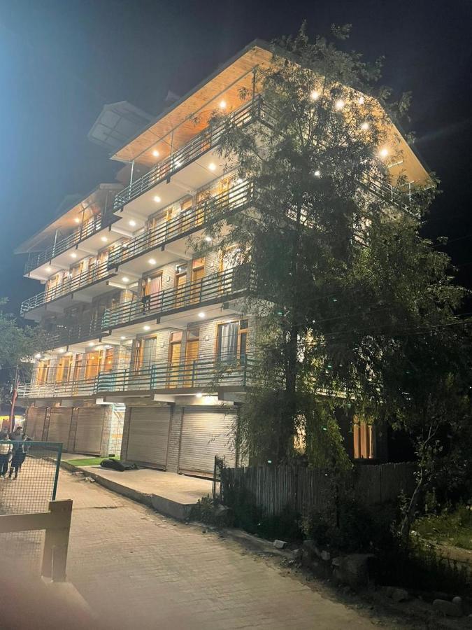 Hotel Mountain Majesty! Top-Rated Luxury Stay Amid Snowcapped Mountains With Balcony And Riverside Calm Manali  Ngoại thất bức ảnh